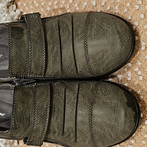 Easy Street Shoes - Picture 3 of 16